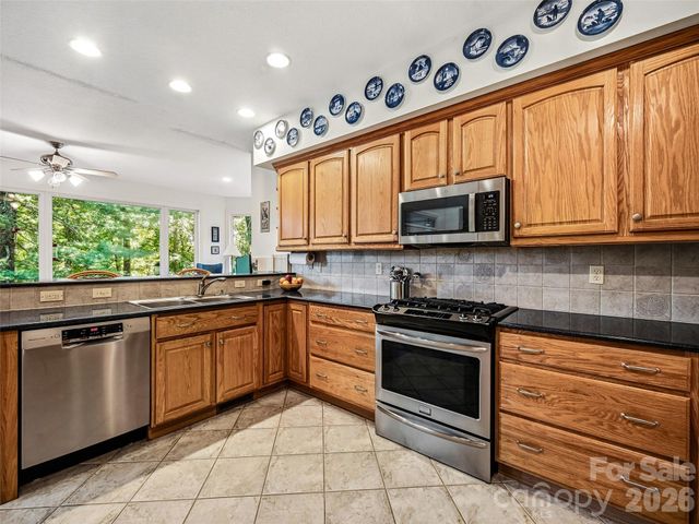 151 Shadowleaf Drive, Hendersonville, NC 28739