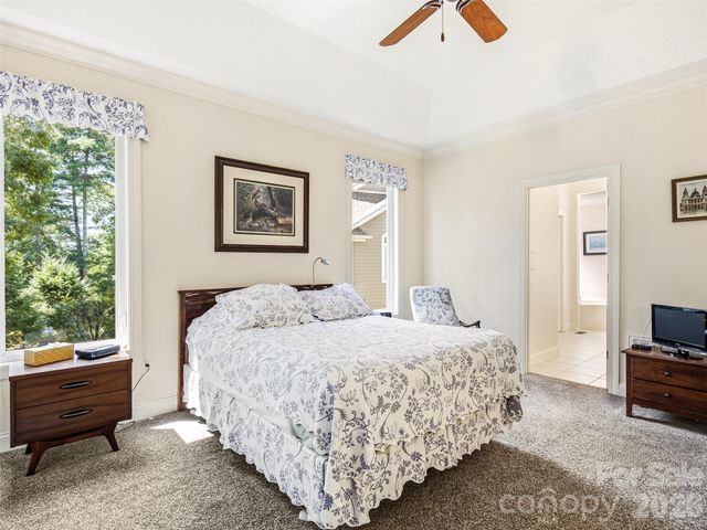 151 Shadowleaf Drive, Hendersonville, NC 28739