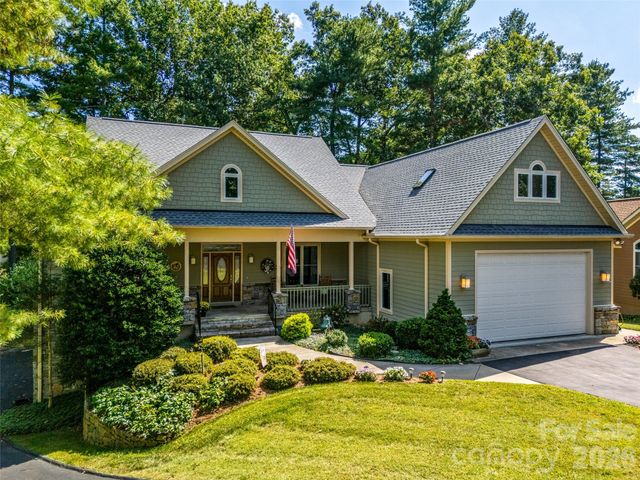 151 Shadowleaf Drive, Hendersonville, NC 28739