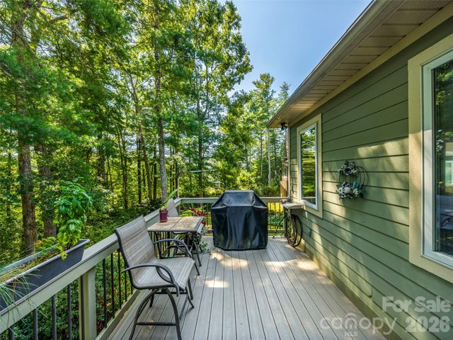 151 Shadowleaf Drive, Hendersonville, NC 28739
