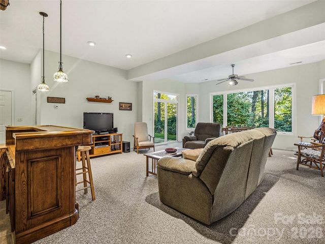 151 Shadowleaf Drive, Hendersonville, NC 28739