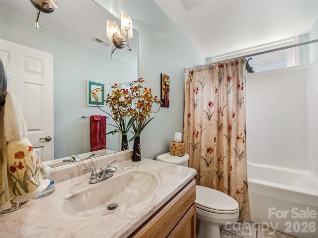 151 Shadowleaf Drive, Hendersonville, NC 28739