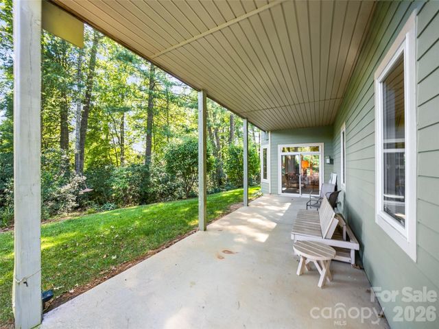 151 Shadowleaf Drive, Hendersonville, NC 28739