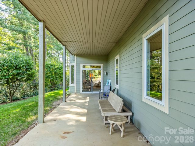151 Shadowleaf Drive, Hendersonville, NC 28739