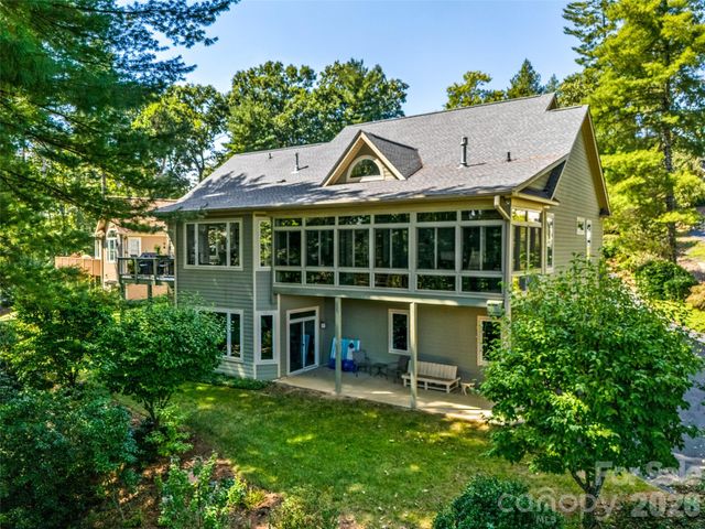 151 Shadowleaf Drive, Hendersonville, NC 28739