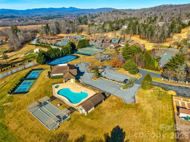 151 Shadowleaf Drive, Hendersonville, NC 28739