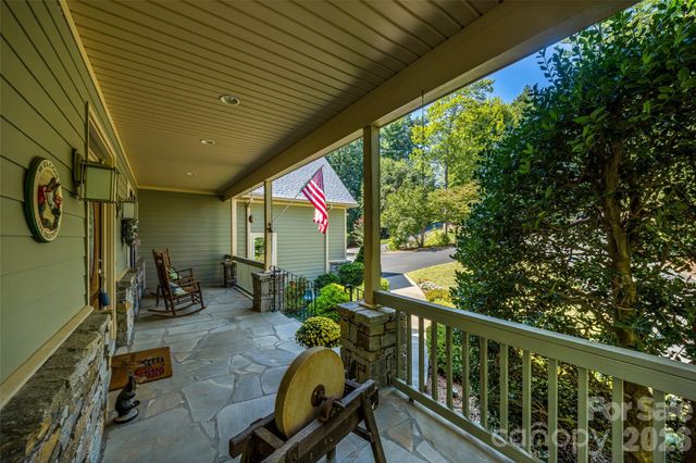151 Shadowleaf Drive, Hendersonville, NC 28739