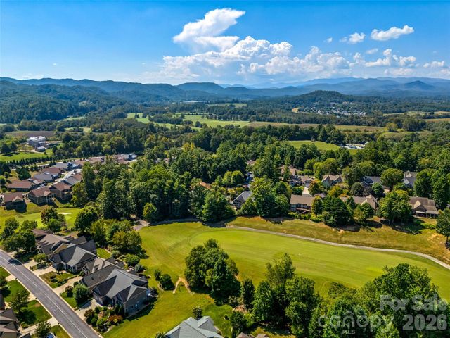 151 Shadowleaf Drive, Hendersonville, NC 28739