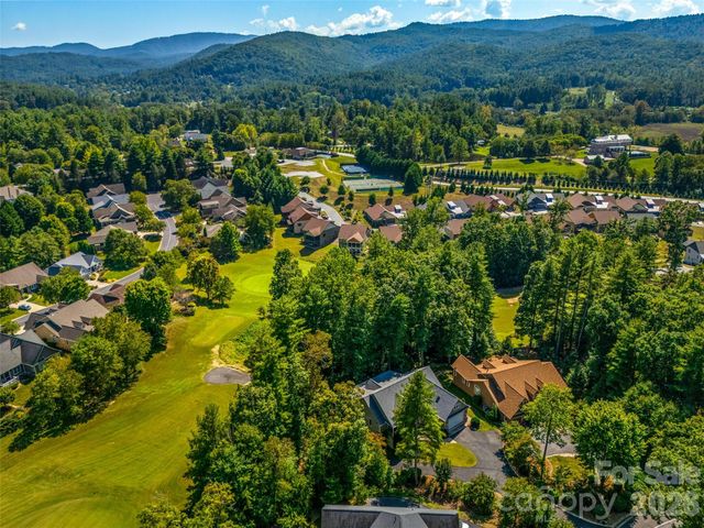 151 Shadowleaf Drive, Hendersonville, NC 28739