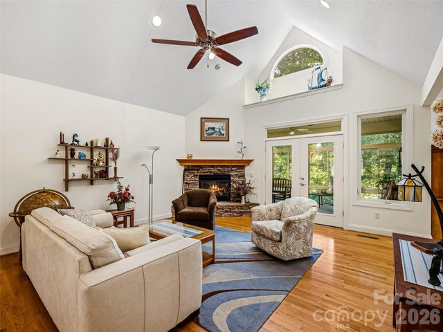 151 Shadowleaf Drive, Hendersonville, NC 28739