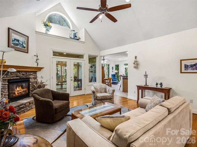 151 Shadowleaf Drive, Hendersonville, NC 28739
