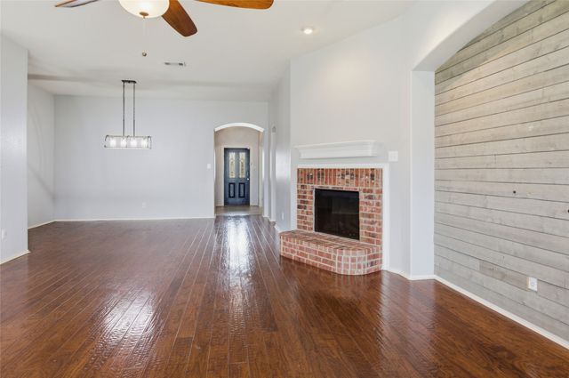 820 Forest Heights Drive, Fort Worth, TX 76036