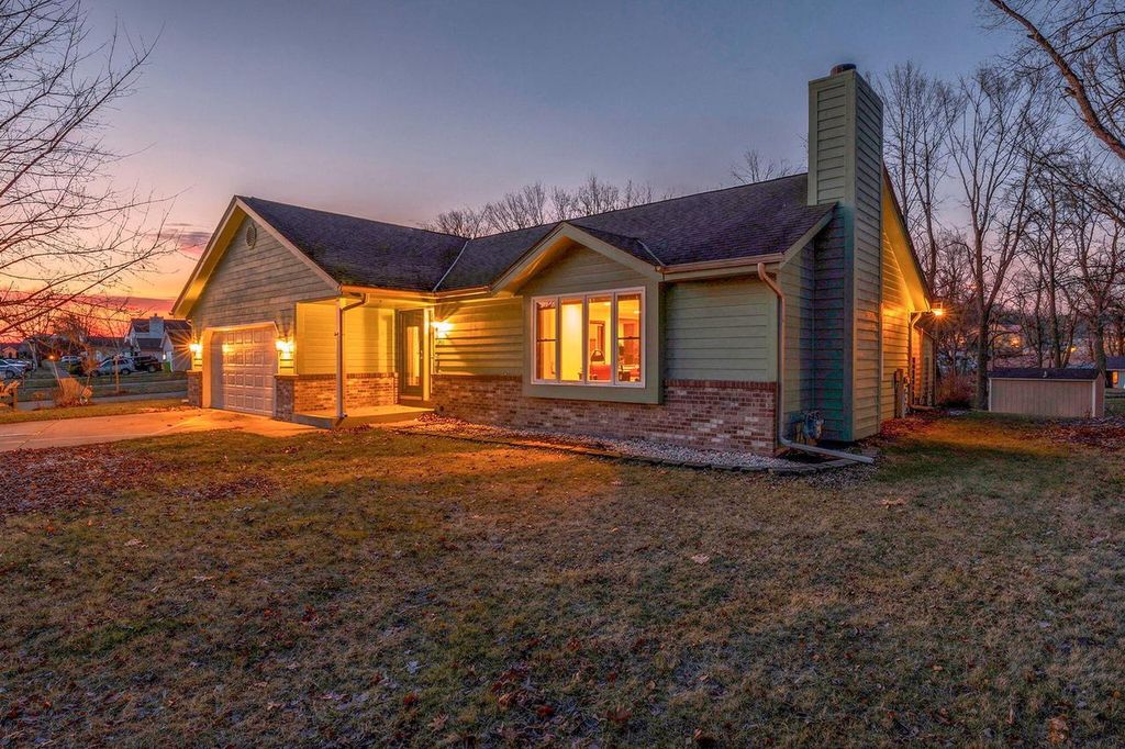 605 Cleveland AVENUE, Hartford, WI 53027