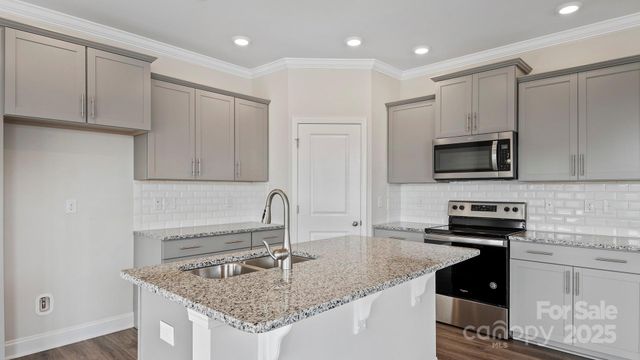 369 Creekview Road, Hendersonville, NC 28792