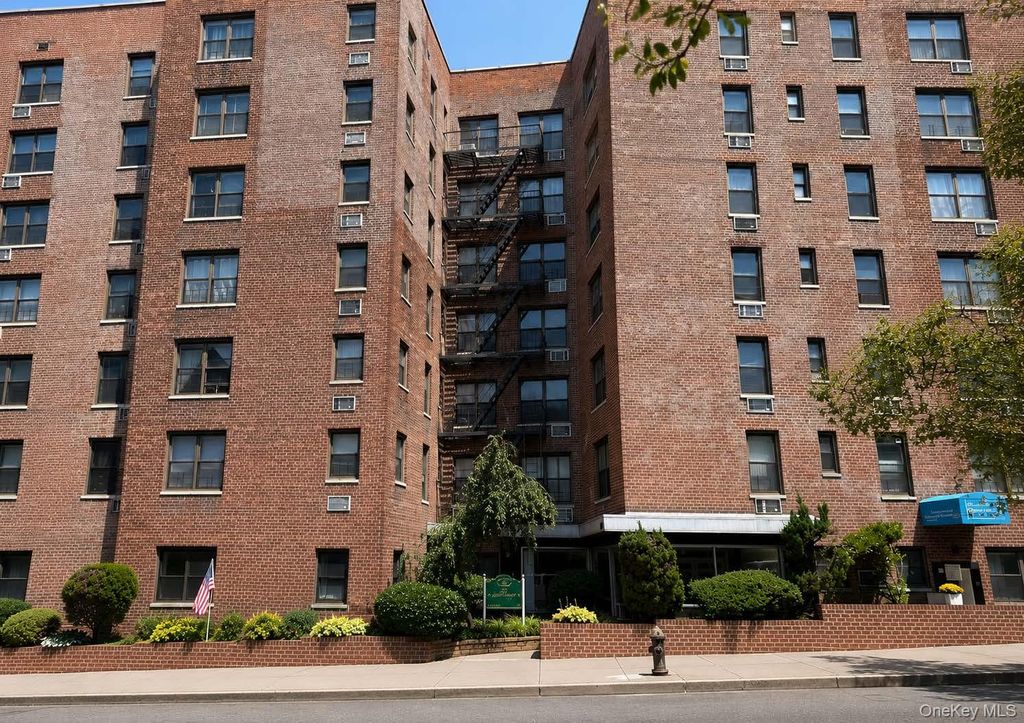 63-95 Austin Street 2L, Rego Park, NY 11374 — exterior