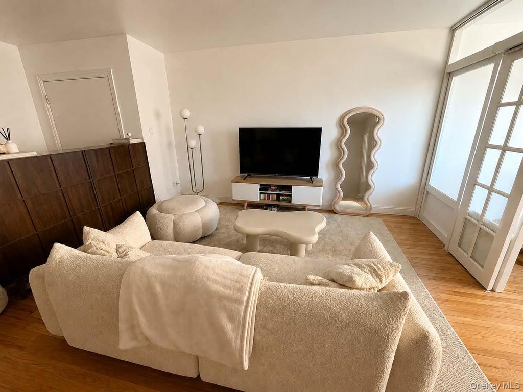 63-95 Austin Street 2L, Rego Park, NY 11374 — photo 3