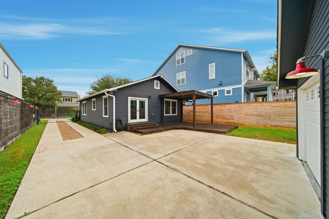 1110 E 26th Street, Houston, TX 77009