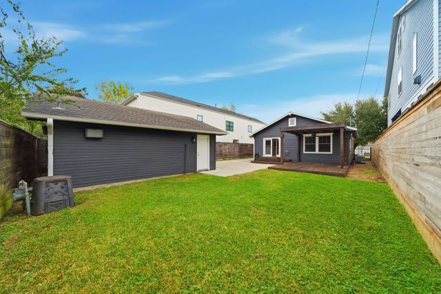 1110 E 26th Street, Houston, TX 77009