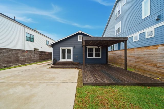 1110 E 26th Street, Houston, TX 77009