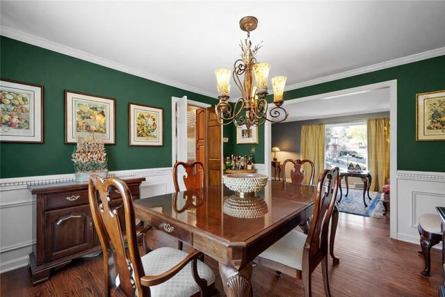 421 Oaklawn Dr, Upper St Clair, PA 15241