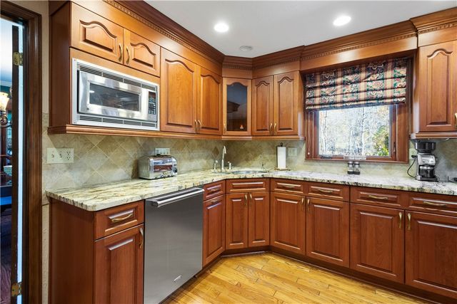 421 Oaklawn Dr, Upper St Clair, PA 15241