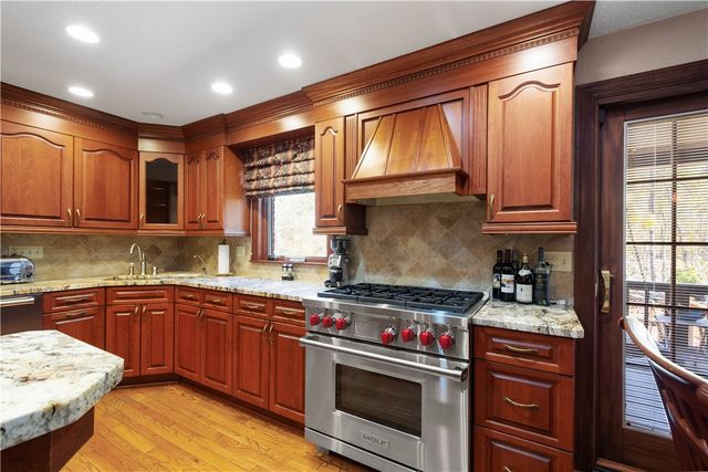 421 Oaklawn Dr, Upper St Clair, PA 15241