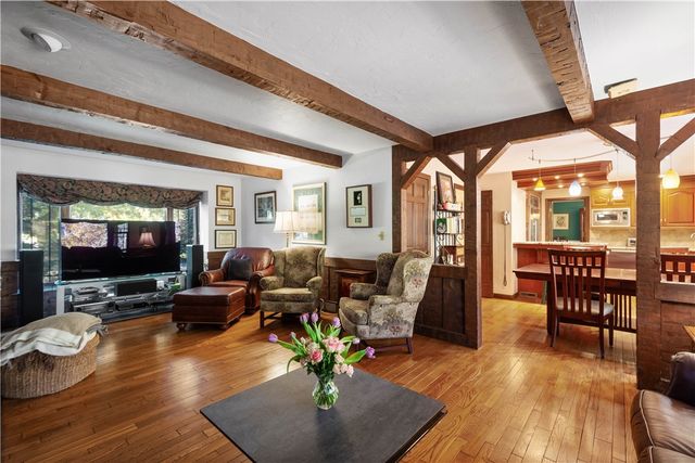 421 Oaklawn Dr, Upper St Clair, PA 15241