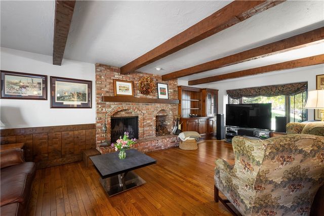 421 Oaklawn Dr, Upper St Clair, PA 15241