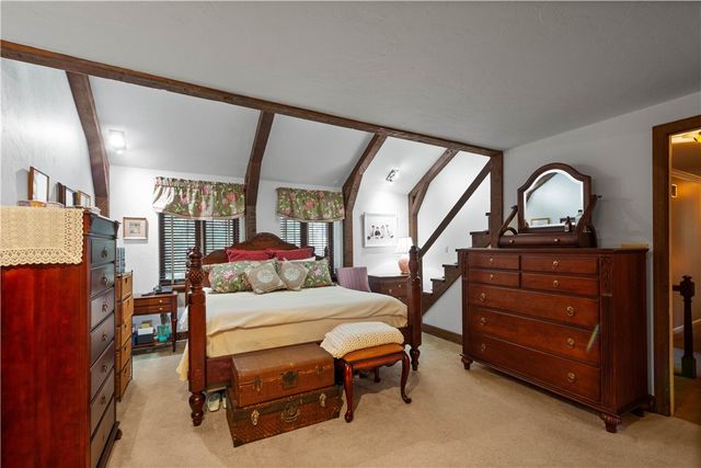 421 Oaklawn Dr, Upper St Clair, PA 15241