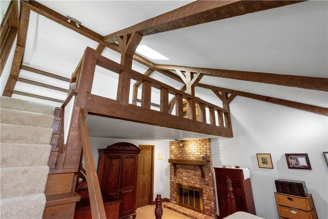 421 Oaklawn Dr, Upper St Clair, PA 15241