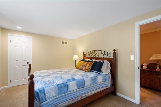 421 Oaklawn Dr, Upper St Clair, PA 15241