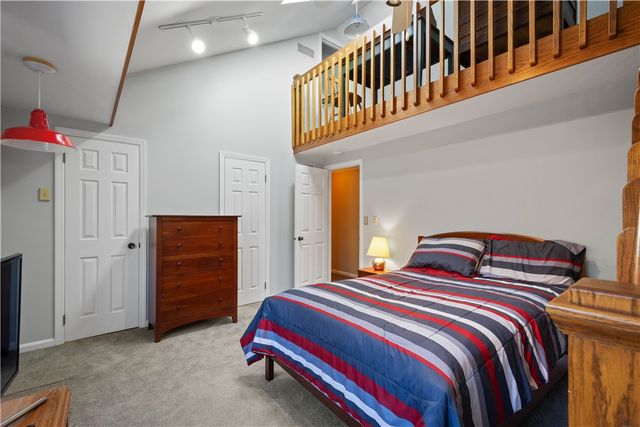 421 Oaklawn Dr, Upper St Clair, PA 15241