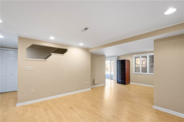 421 Oaklawn Dr, Upper St Clair, PA 15241