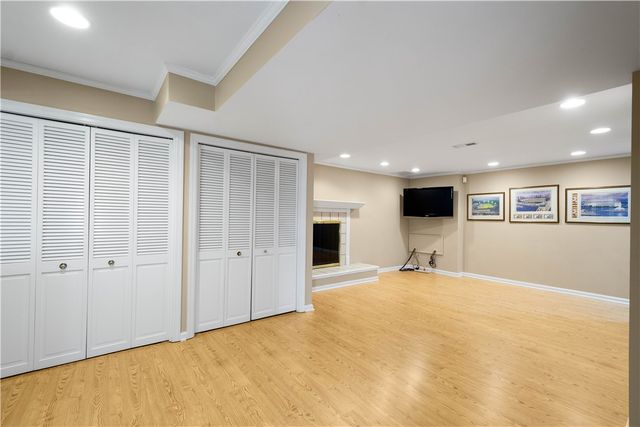 421 Oaklawn Dr, Upper St Clair, PA 15241