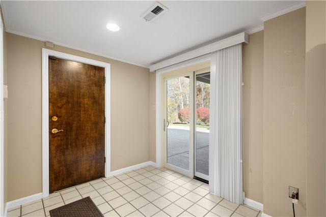 421 Oaklawn Dr, Upper St Clair, PA 15241