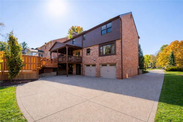 421 Oaklawn Dr, Upper St Clair, PA 15241