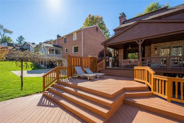 421 Oaklawn Dr, Upper St Clair, PA 15241