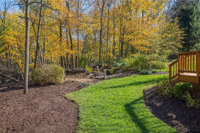 421 Oaklawn Dr, Upper St Clair, PA 15241