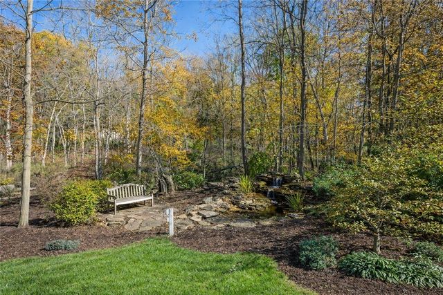 421 Oaklawn Dr, Upper St Clair, PA 15241