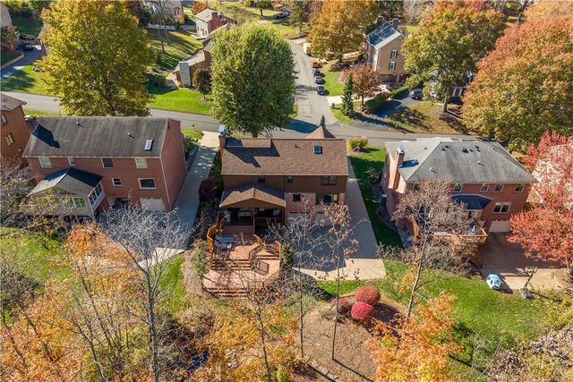 421 Oaklawn Dr, Upper St Clair, PA 15241