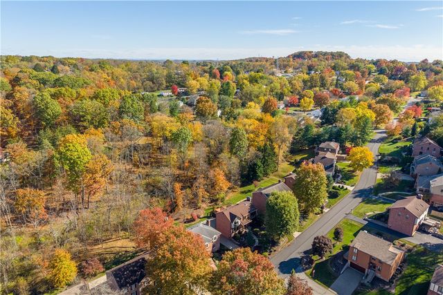 421 Oaklawn Dr, Upper St Clair, PA 15241