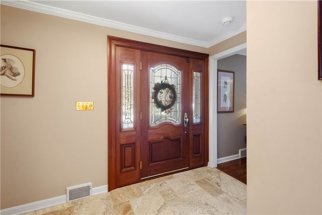 421 Oaklawn Dr, Upper St Clair, PA 15241