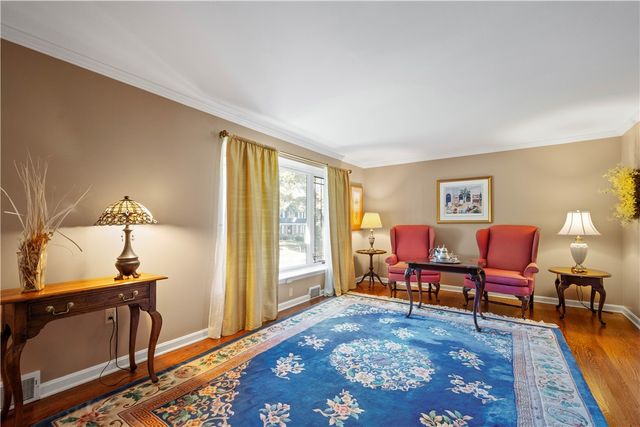 421 Oaklawn Dr, Upper St Clair, PA 15241