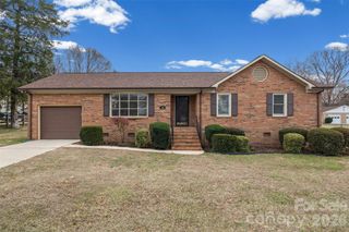 126 Oakside Drive, Harrisburg, NC 28075