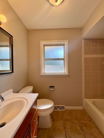 425 Cottonwood Road, Frankfort, IL 60423