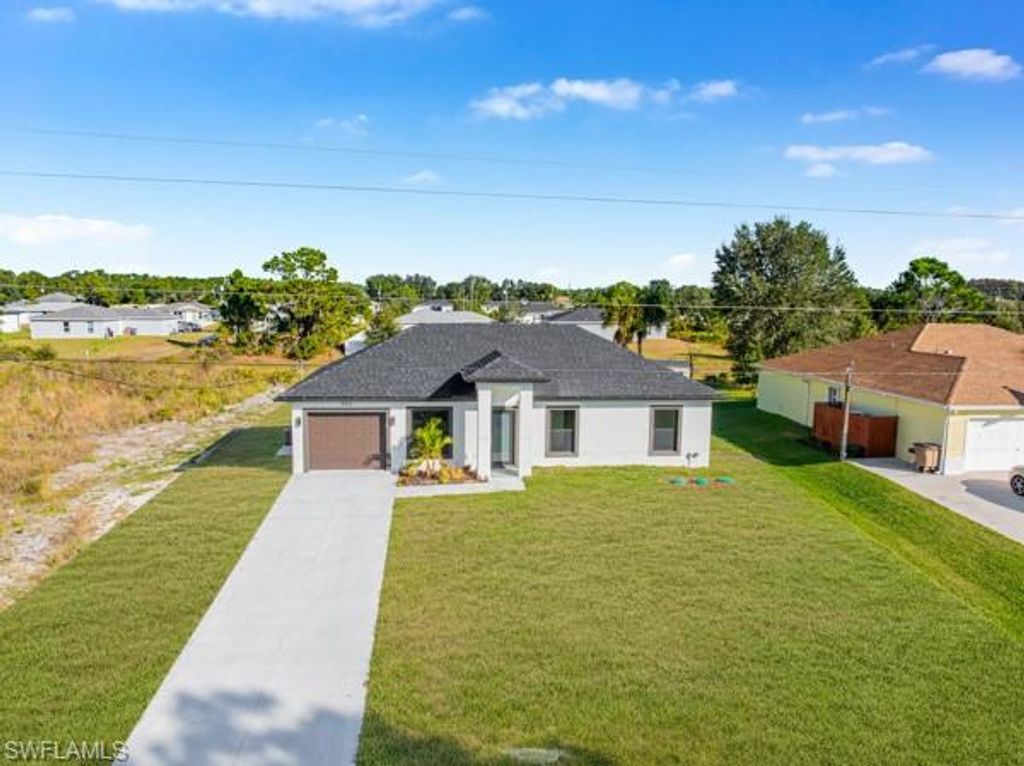 556 Woodview DR, LEHIGH ACRES, FL 33972 — photo 2
