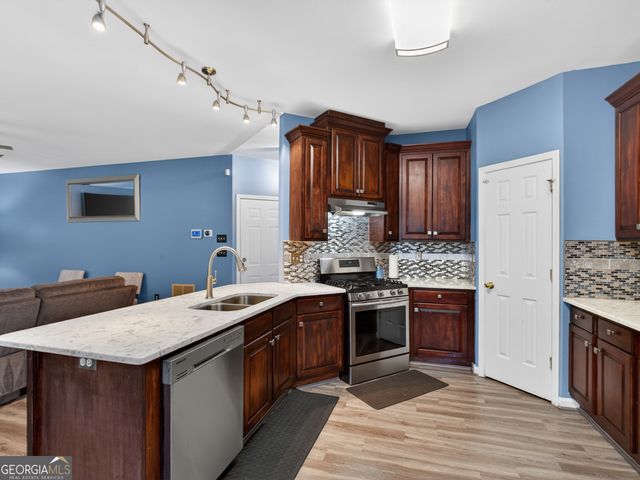 807 Edgeley Lane, Lawrenceville, GA 30044