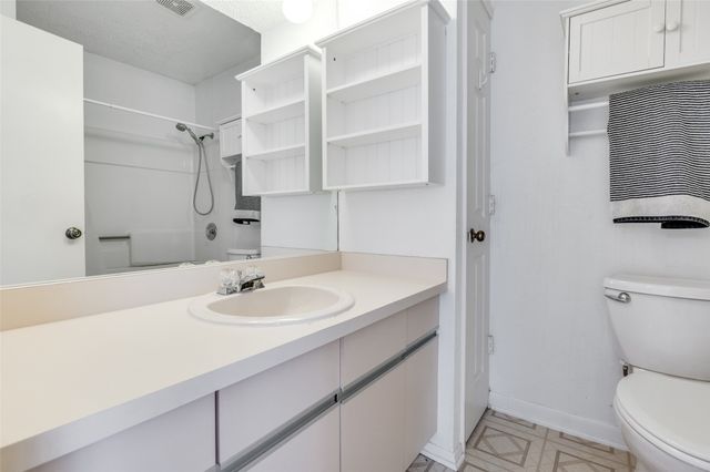 18 Park Lane, Bedford, TX 76021