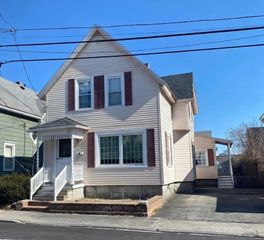 211 Mount Hope St, Lowell, MA 01854