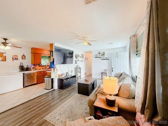 1201 E Atlanta Avenue, Davis, OK 73030